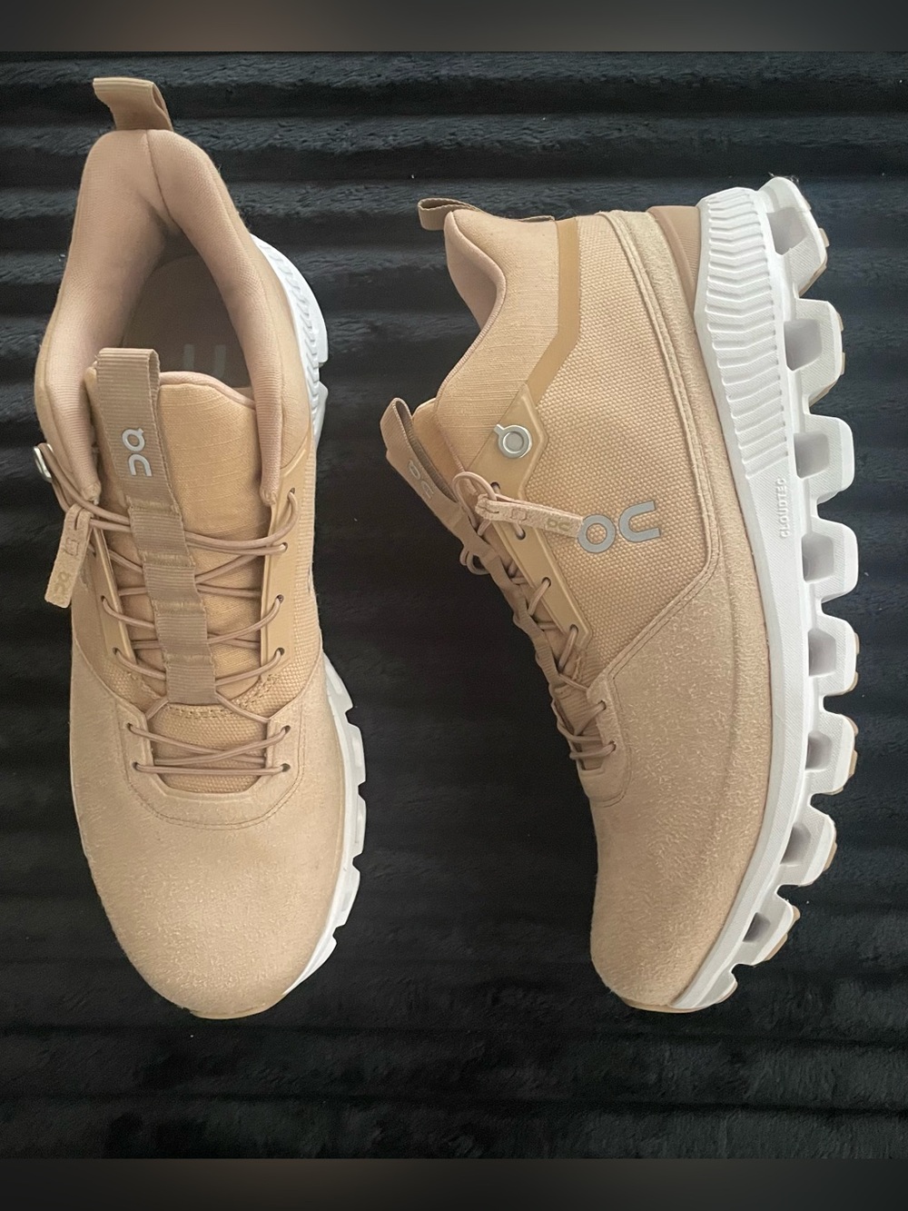 ON CLOUD | MID TOP SNEAKERS